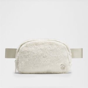 LULULEMON Unisex Everywhere Belt Plush Bag in Bone Silver NEW